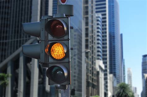 What To Do When The Traffic Light Goes Yellow Autodeal