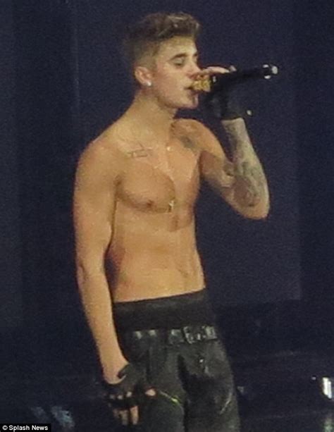 Justin Bieber Goes Shirtless For Steamy Show In Brisbane Daily Mail Online