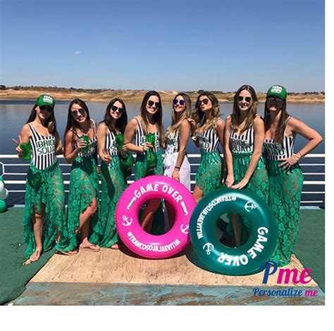 Aproveite a enorme variedade de cores e deixe o quarto ainda mais lindo. Tassia Naves e amigas em despedida de solteira. Boias ...