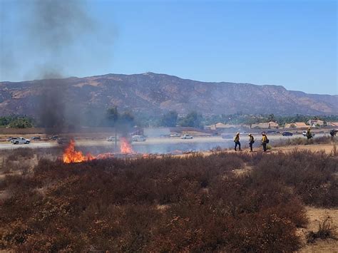 Small Brush Fires Burn Along I 15 In Murrieta Wildomar Murrieta Ca