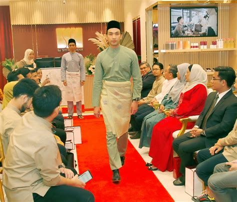 Siti khadijah, jika kamu ingin menjadi model jakarta favorit, maka ada 2 cara yang bisa kamu lakukan. Himpunan Aidilfitri Siti Khadijah kekal konsep tradisional ...