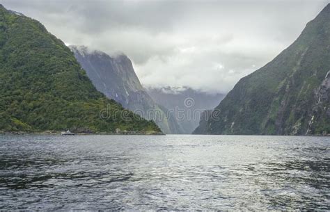 Milford Sound In New Zealand Stock Image Image Of Ocean Clouded