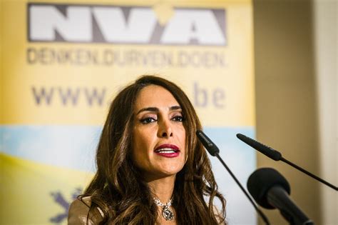 From wikimedia commons, the free media repository. Darya Safai spreekt in Brakel over de opmars van de islam ...