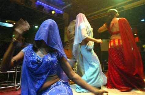 Dance Bar Raided In Mumbai 7 Arrested 5 Women Rescued Dynamite News