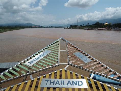 タイ、ラオス、ミャンマーの3カ国の国境が接するゴールデントライアングルを日帰り観光 on the run