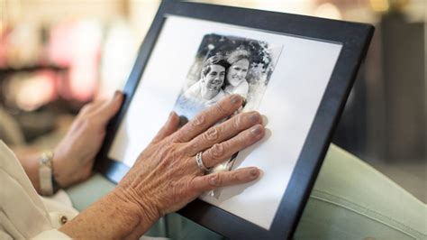 Understanding Memory Care Reminisce Programming Sagora Senior Living