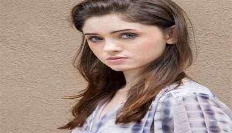 Stranger Things Star Natalia Dyer To Star In Indie Mountain Rest