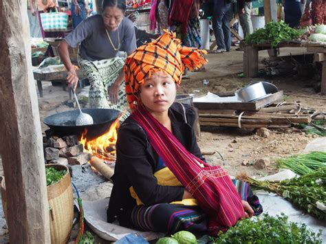 Centre d'information et de plaidoyer ib informe & sensibilise à la situation politique, économique & sociale en #birmanie #minorité #paysan #activiste. Voyages aventures - Birmanie (Myanmar) - Birmanie en photos