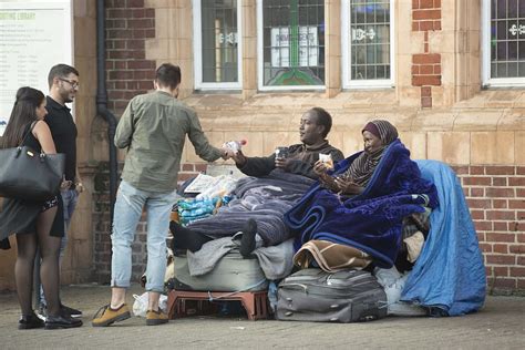 Somali Mother And Son Chose To Live On A London Bench Daily Mail Online