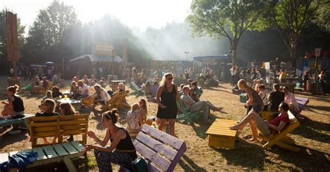 Het driedaagse festival down the rabbit hole is in korte tijd uitgegroeid tot een van de meest toonaangevende nederlandse festivals gedurende de down the rabbit hole won reeds meerdere festival awards en weet ieder jaar weer te vernieuwen. Kaartverkoop Down The Rabbit Hole 2017 van start | Nieuws ...