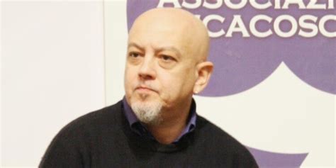 Per aspera ad astra www.enricoruggeri.info. Nel nuovo libro di Enrico Ruggeri, gli anni di piombo ...