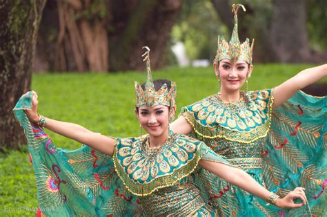 Tari Merak Traditional Dance The Incredibles Fashion