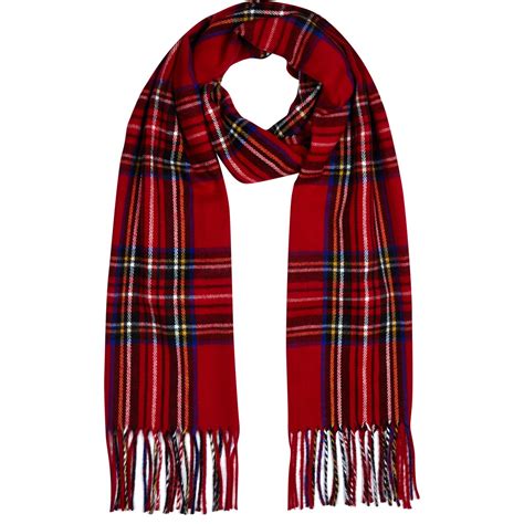 Red Tartan Scarf To Protect You In Winter