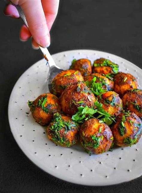 Unfortunately, giving cats spicy foods can potentially make them seriously ill. Spicy Indian Potatoes with Cilantro - Dhaniya Wale Aloo