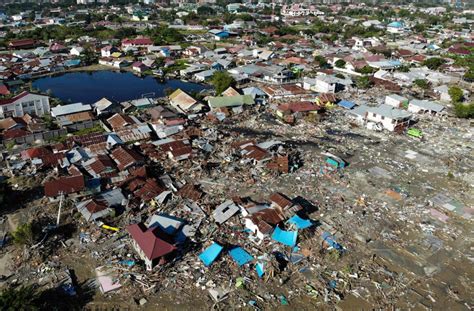 Di dalam sinagoga shaar hashamayim di. Tsunami und Beben in Indonesien: Massenbegräbnis für Opfer ...