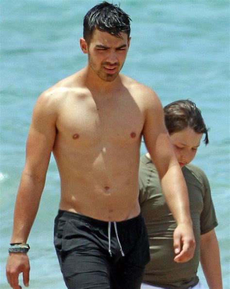 Joe And Nick Jonas Take Off Their Shirts In Hawaii Daily Mail Online