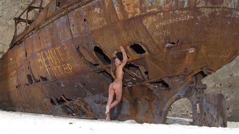 Suzie Carina Nude Perfect Ass On A Zakynthos Beach Greece Shipwreck Hd
