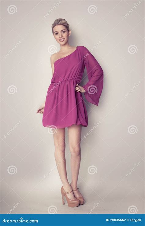 jeune femme de l adolescence photo stock image du beau robe 20035662