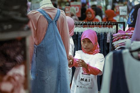 Kisah Anak Yatim Belanja Baju Lebaran Ini Bikin Haru