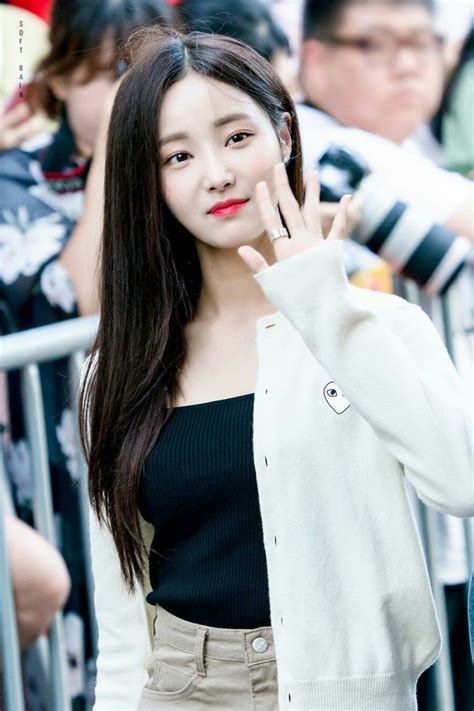 그룹 '슈퍼주니어' 김희철(38)과 그룹 '트와이스' 모모(25)가 공개 열애 약 1년 반만에 마침표를 찍었다. 모모랜드 연우 탈퇴이유