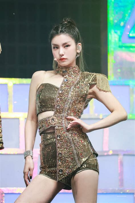 Fans Are In Love With Itzys Mma 2019 Outfits And Feel They Struck Absolute Gold Koreaboo