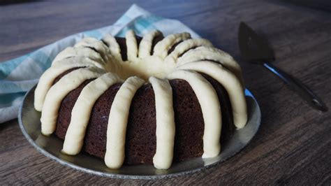 How many people does a tiered serve? The best Nothing Bundt Cakes copycat recipe