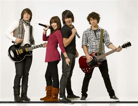 On thursday night, demi lovato posted videos of her stretch marks, cellulite, stomach, and thighs on her instagram this photo of mitchie torres played by demi lovato in camp rock in 2008 first time i feel for her. Demi Lovato - Camp Rock promoshoot (2008) - Anichu90 Photo ...