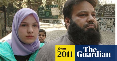 Schoolgirl Who Fled Uk To Live In Pakistan Returns To Britain