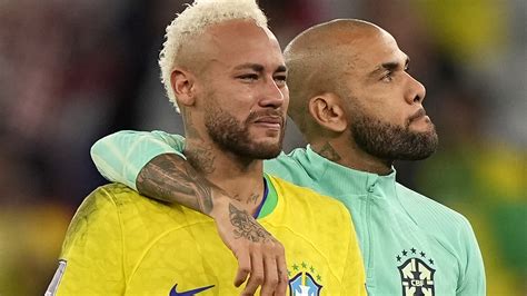 neymar shares private whatsapp messages from brazil team mates without their permission after