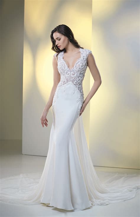 L'abito da sposa nei sogni emerge come simbolo di una fase di passaggio, come l'istante critico che divide il prima e il dopo, come momento l'abito da sposa nei sogni può avere significati sia positivi che negativi, come accade per tante immagini oniriche, riflettere quindi un positivo cambiamento di. Abiti da sposa Maison Signore 2019, lusso ed eleganza Made ...