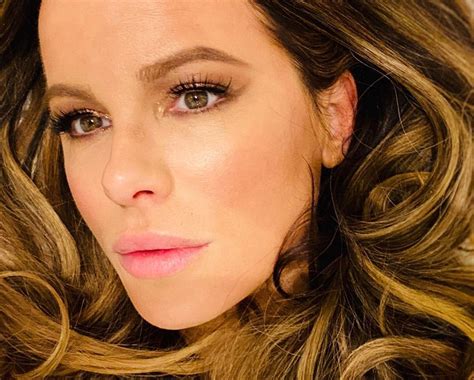Kate Beckinsale Shows Off Ageless Beauty With Close Up Face Selfie