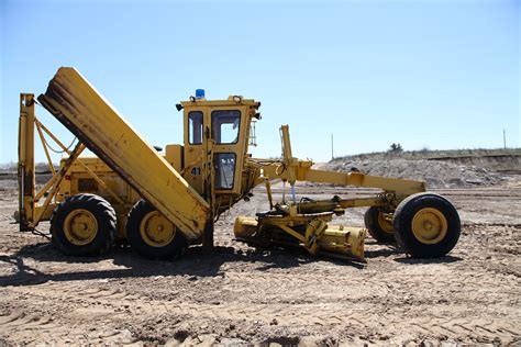 Champion 600 Road Grader Better2bu