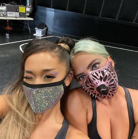Tentu saja, kehadiran filter ini. Ariana Grande Sexy Intergalactic Princess On 2020 MTV ...