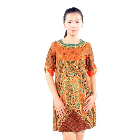 Model baju batik kombinasi menggunakan kain polos, sifon, bolero, embos, dan brokat. 20 Desain Baju Pesta Sasirangan | Desaprojek