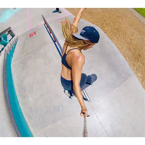 leticia bufoni selfie friday skate girl skater girls leticia