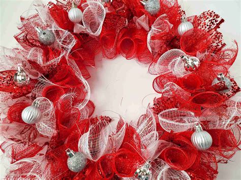 Diy Deco Mesh Wreath Easy To Make Red Sparkle Seeing Dandy Blog