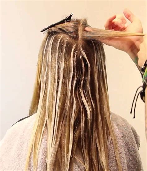 Felicia dosso at nunzio saviano salon in new york says purple balayage includes individually painted strands of hair that after lightening, are then glossed/toned to a purple/violet shade. 8 Easy Steps to DIY Balayage Hair Color at Home | Balayage ...