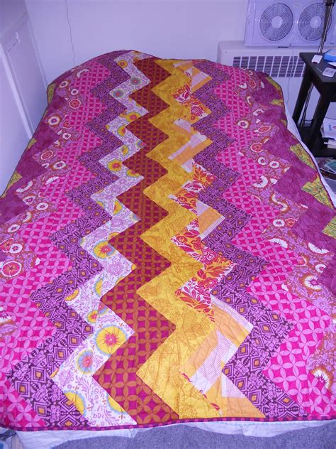 Dscn0356 Zig Zag Quilt Using Anna Marie Horner Fabric Kelly