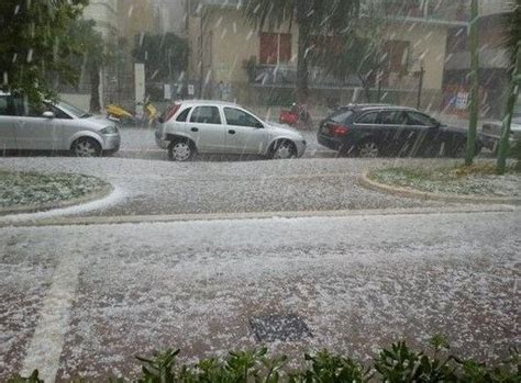 Acquazzoni molto intensi sulle regioni settentrionali, caldo e sole al centro sud. Maltempo, violente grandinate in Sicilia | Stretto Web