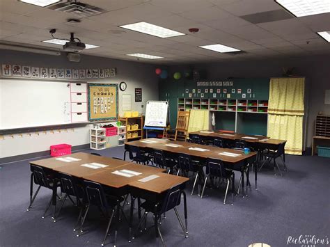 Chalkboard Burlap And Bright Classroom Decor Mrs Richardsons Class