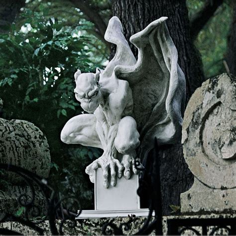 Draga The Gargoyle Vampire Statue Gothic Gargoyles Gargoyles Garden