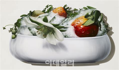그를 돌봐주는 이는 담당 편집자 '수현' 뿐. e갤러리 이 딸기 앞에선 누구나 '얼음'…박성민 '아이스캡슐'