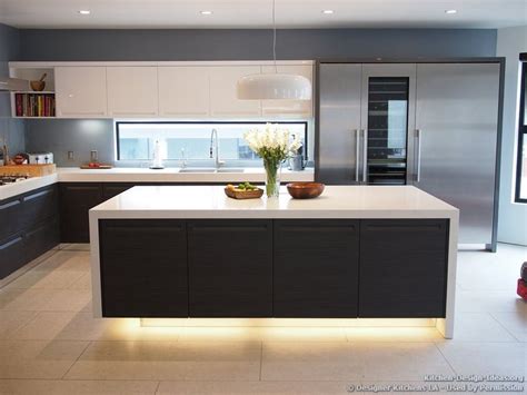 Contents  show 1 off white kitchen. #Kitchen of the Day: Modern Kitchen with Luxury Appliances ...