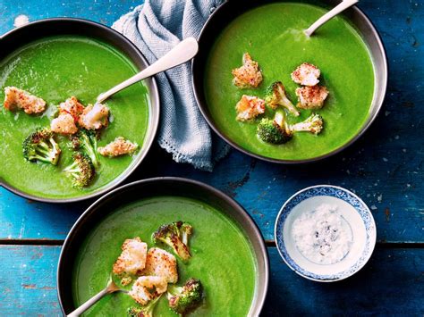 Broccoli Spinach Soup With Parmesan Croutons