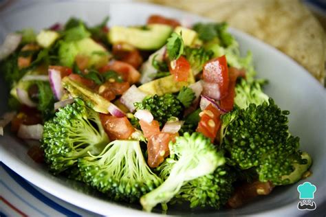 Ensalada De Brócoli Con Aguacate Fácil