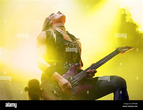 Nita Strauss Hi Res Stock Photography And Images Alamy