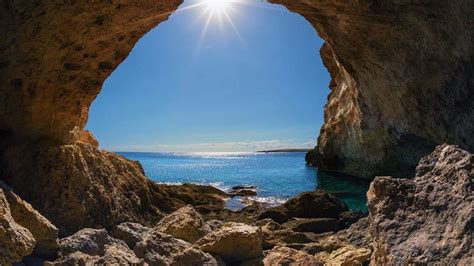 Lampedusa is the largest part of the comune of lampedusa e linosa which also includes the smaller islands of linosa lampedusa is an arid island, with no sources of water other than irregular rainfall. Le 17 cose da vedere a Lampedusa | Lampedusa Villa Summer