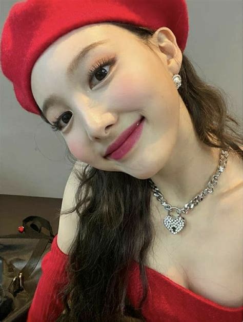 Red Lip Makeup Kiss Makeup Beauty Makeup Kpop Girl Groups Kpop Girls Korean Lips Korean