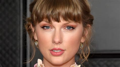 Experte Reagiert Auf Taylor Swifts Grammys Performance Outfit