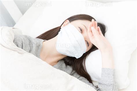 【風邪で寝込む女性】の画像素材13994161 写真素材ならイメージナビ